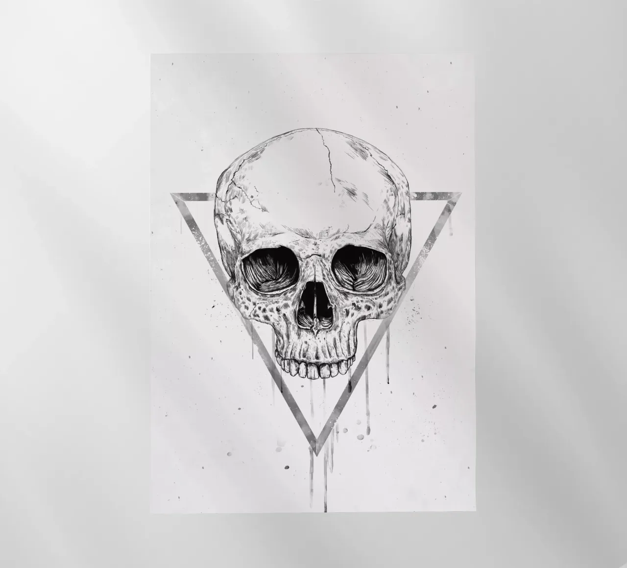 Skull in a triangle (b&w) pellicola backlit da Balazs Solti