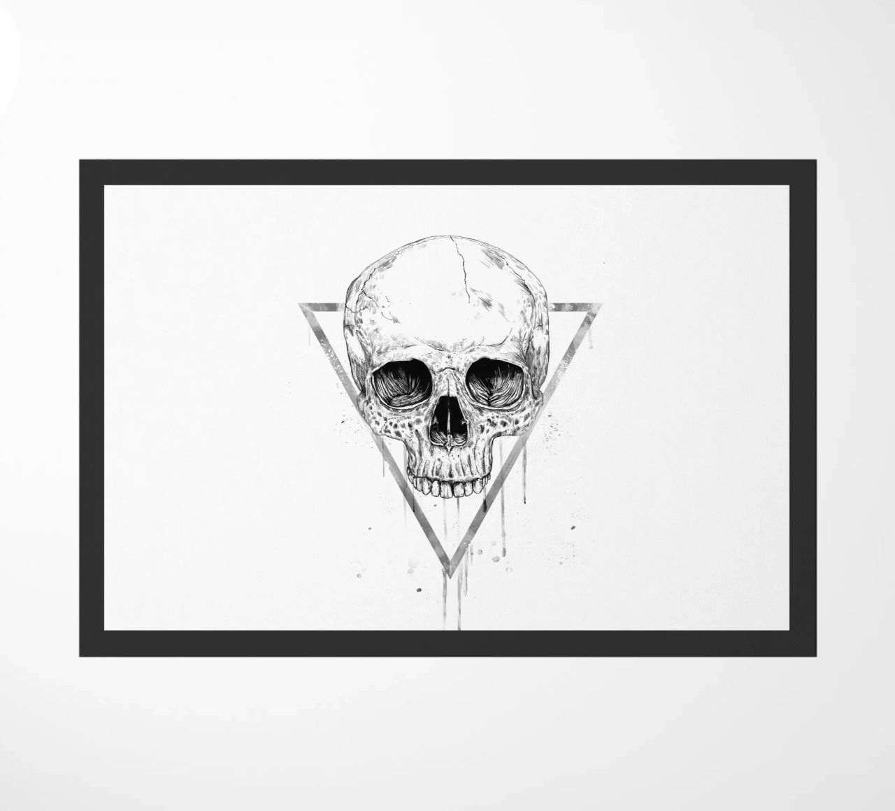 Skull in a triangle (b&w) zerbino da Balazs Solti