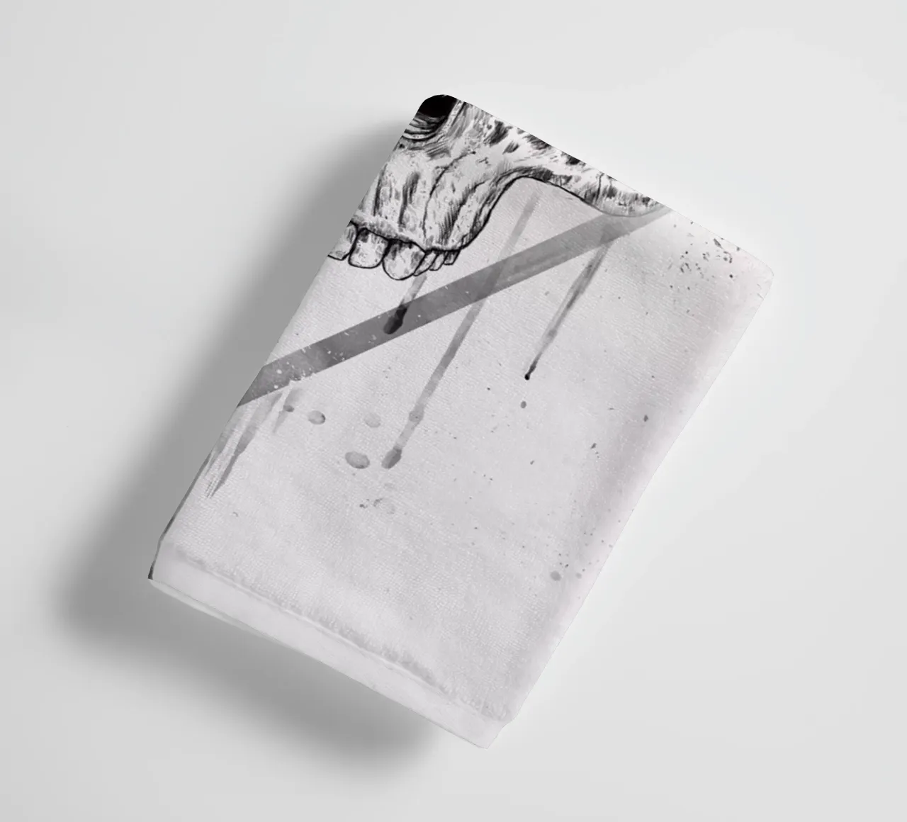 Skull in a triangle (b&w) asciugamano da bagno da Balazs Solti