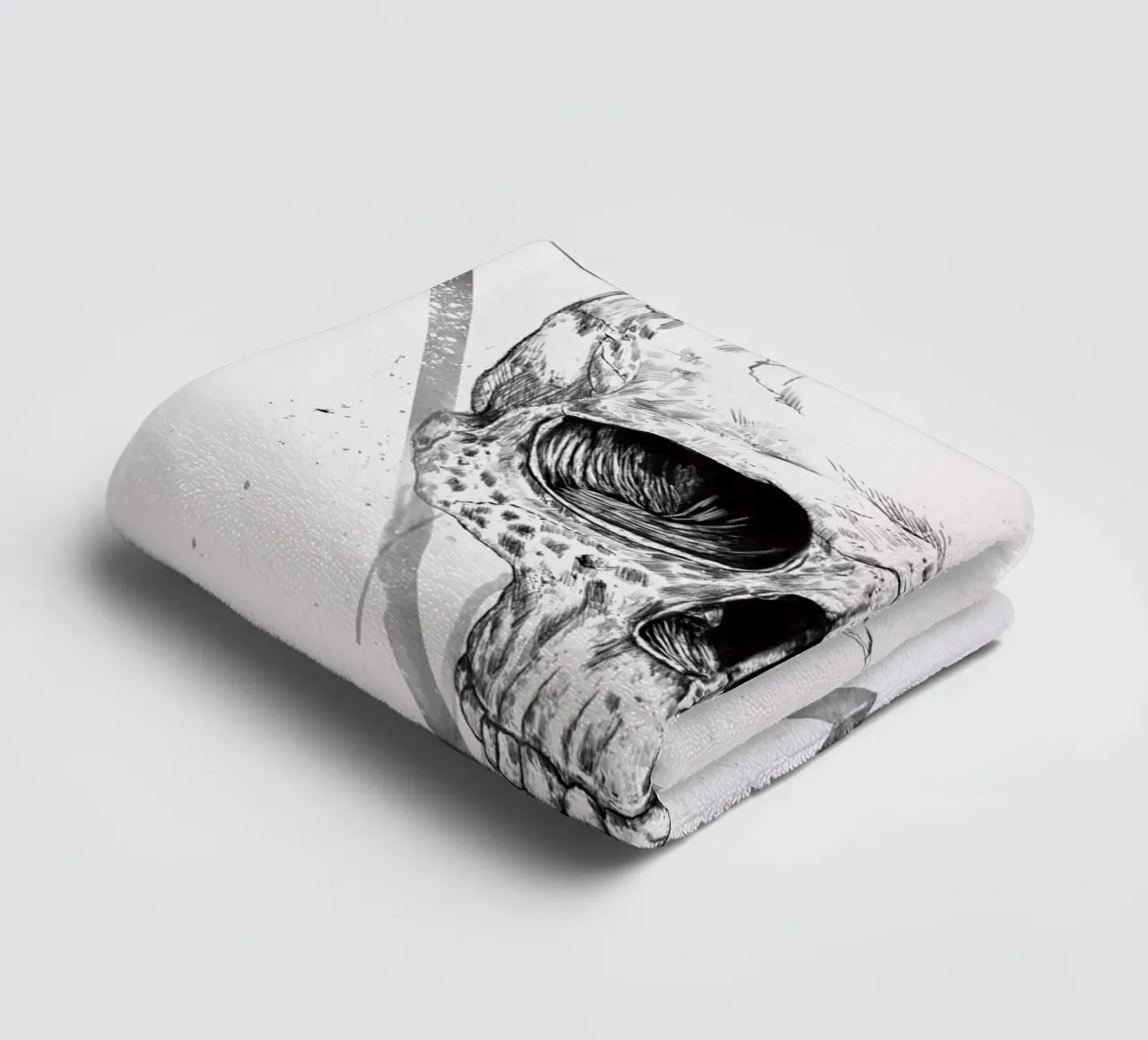 Skull in a triangle (b&w) asciugamano da bagno da Balazs Solti