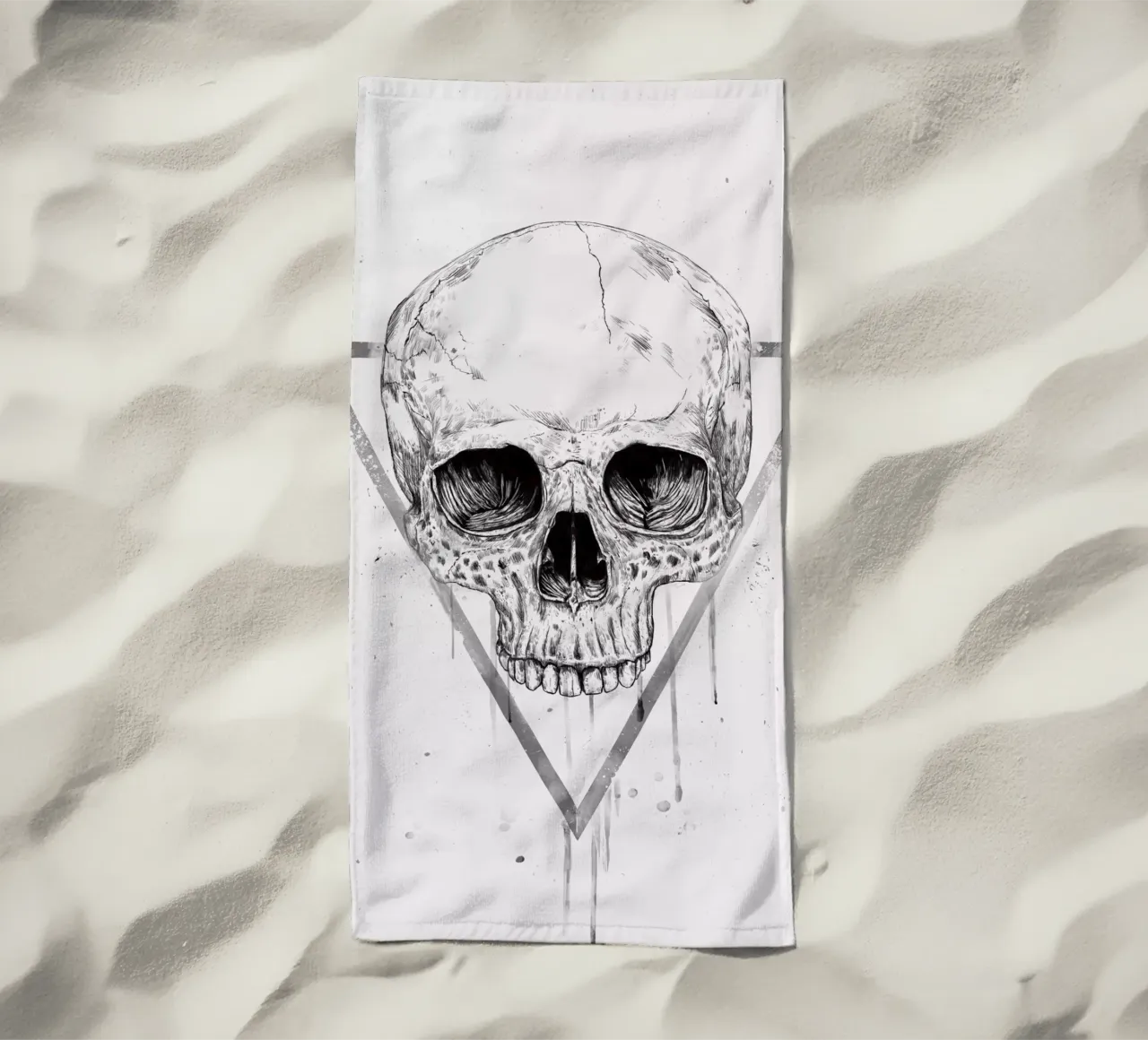 Skull in a triangle (b&w) telo mare da Balazs Solti