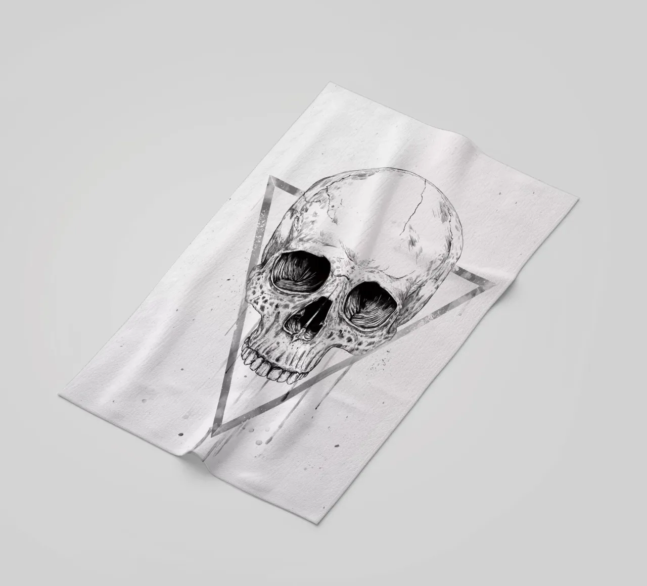 Skull in a triangle (b&w) telo mare da Balazs Solti