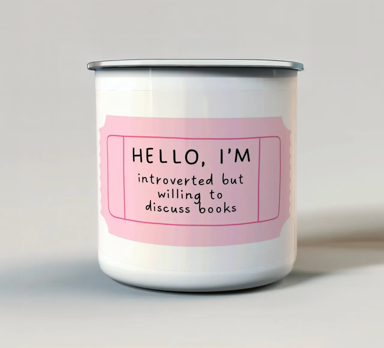 Introvertiert, aber bereit, über Bücher zu diskutieren Poster Emaille Tasse von vintagepod