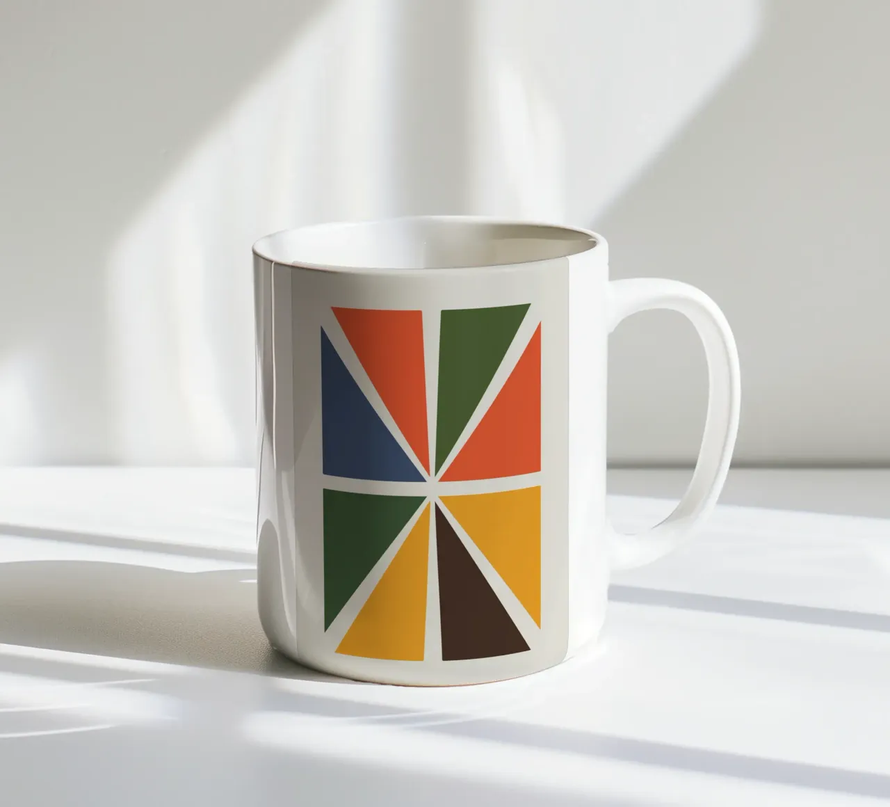 Radiant Triangles 1 tazza in ceramica da LisaArtes