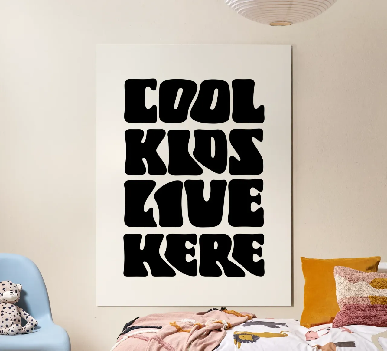 Cool kids live here poster con telaio in plastica da PinkCandyWalls