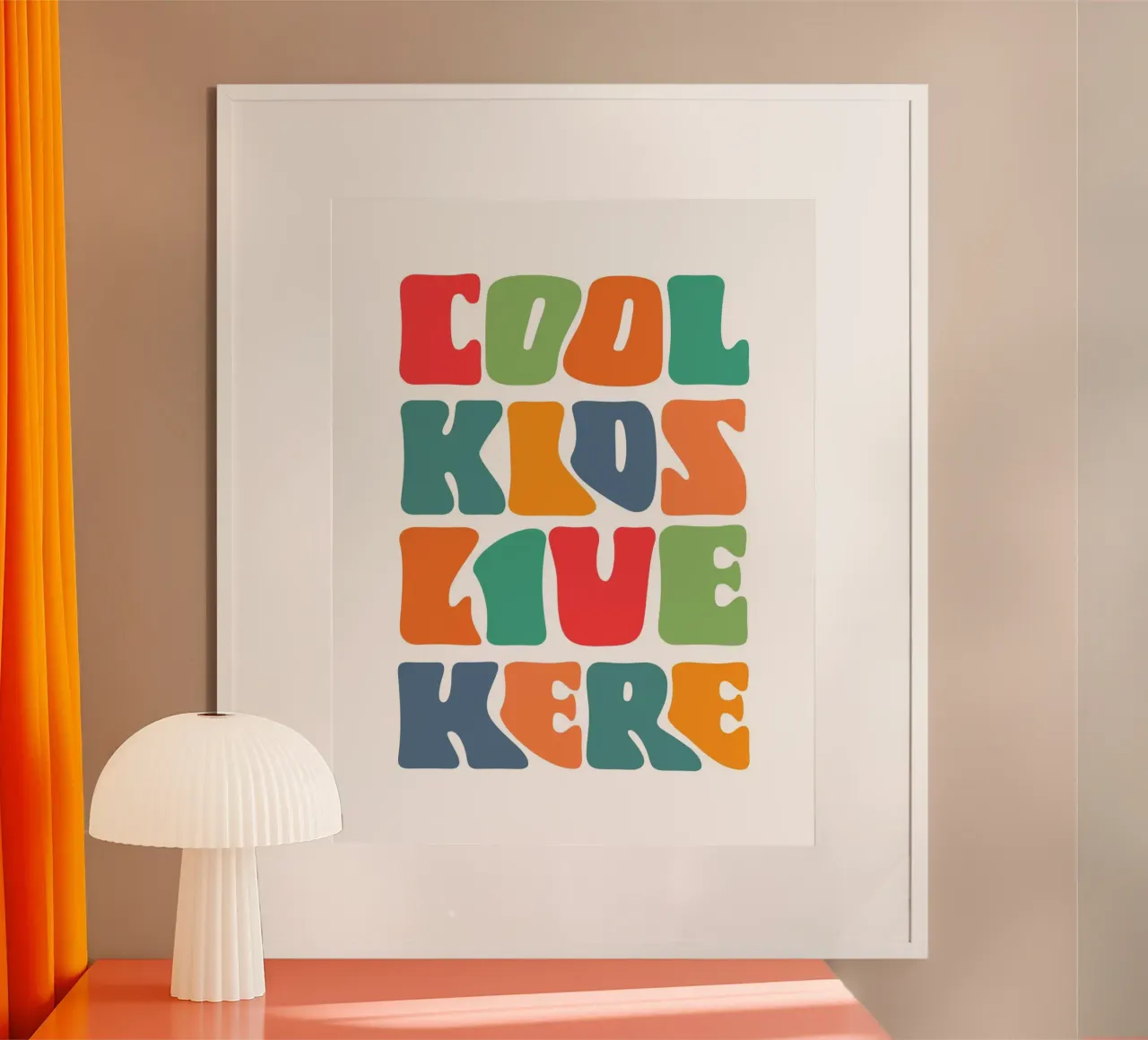 Cool kids live here Poster mit Aluminium Rahmen von PinkCandyWalls