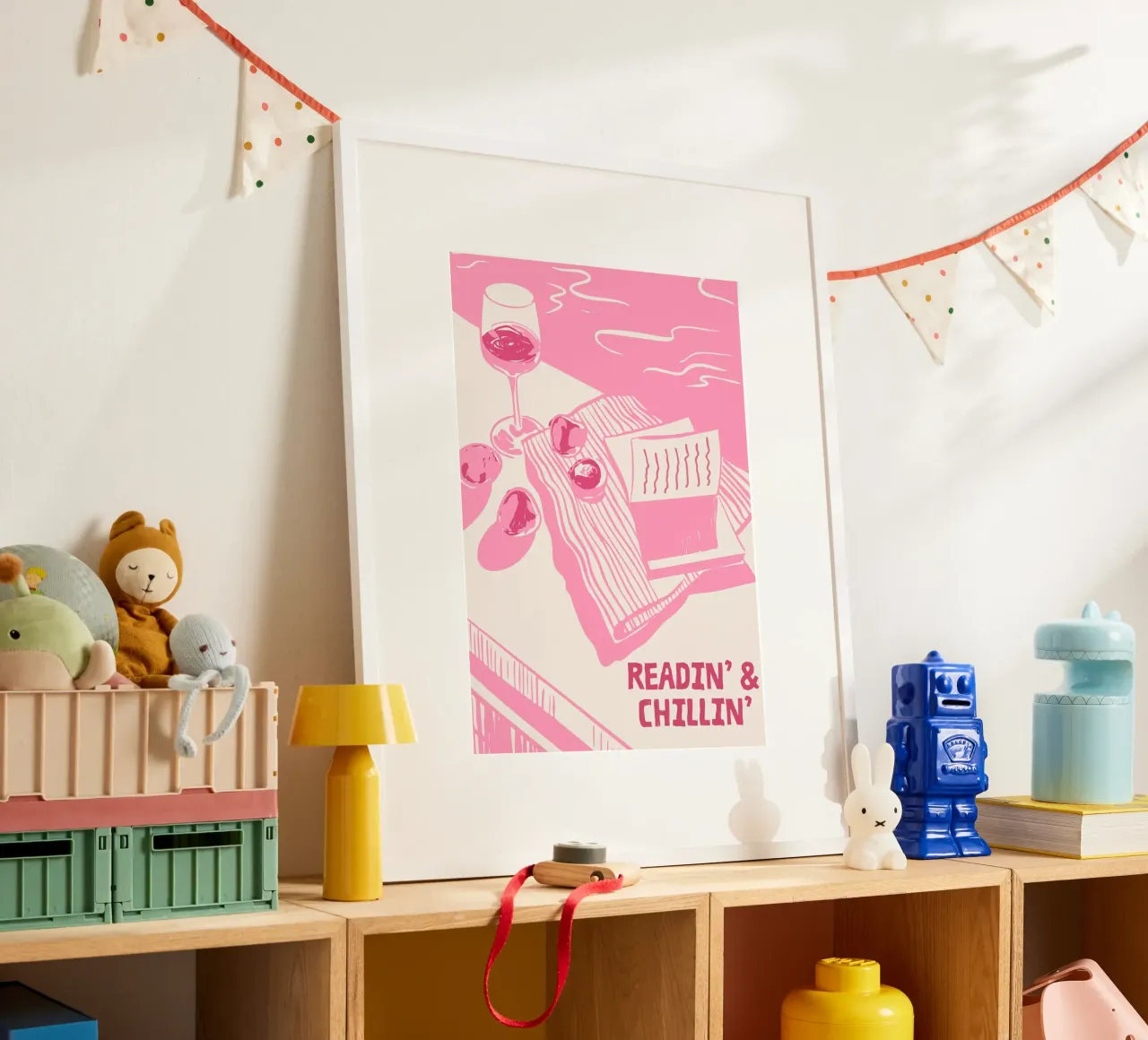 Stampa Picnic rosa Readin' & Chillin' poster con telaio in alluminio da vintagepod