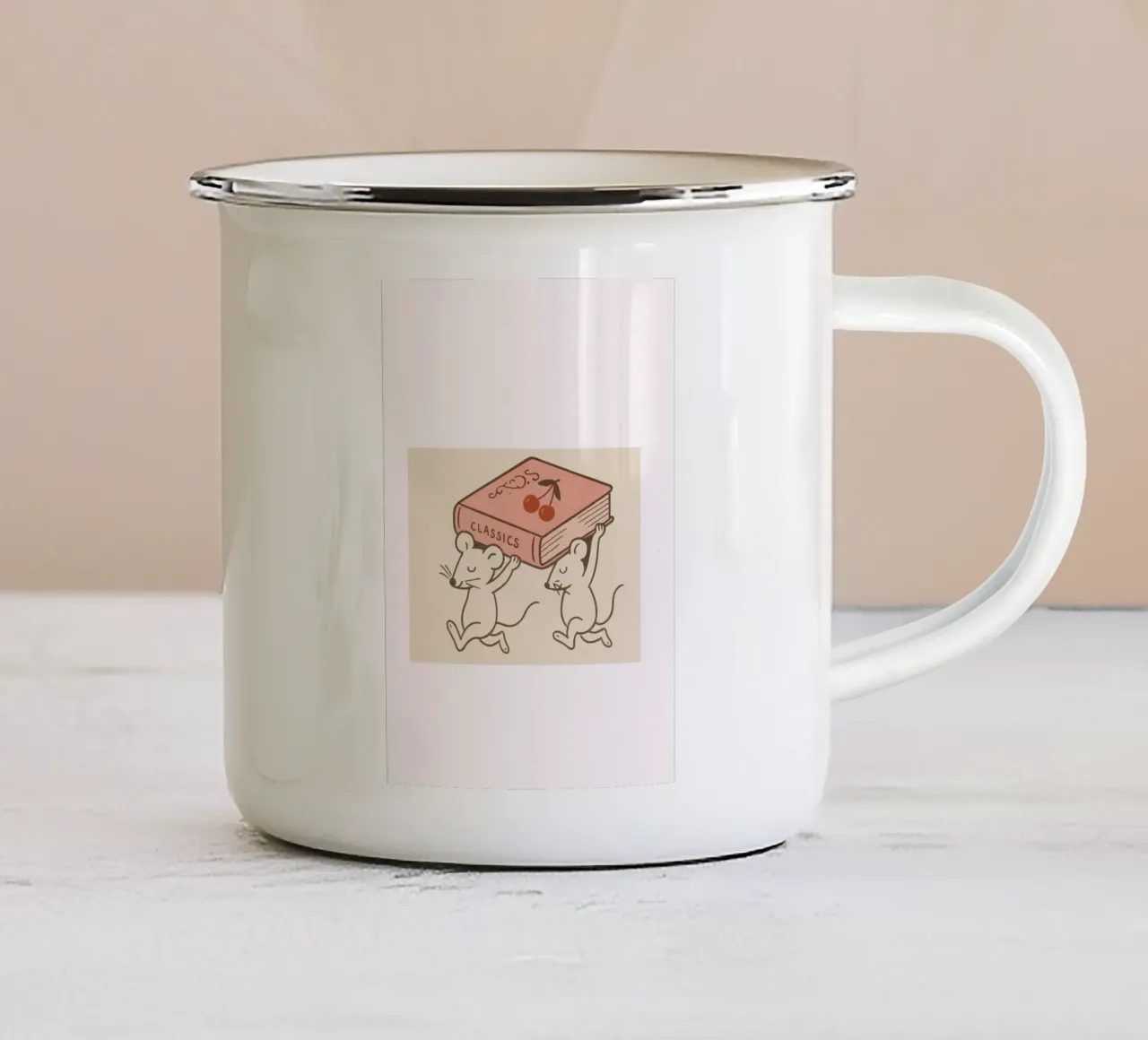 Simpatici topi che trasportano un libro di classici Poster tazza in smalto da vintagepod