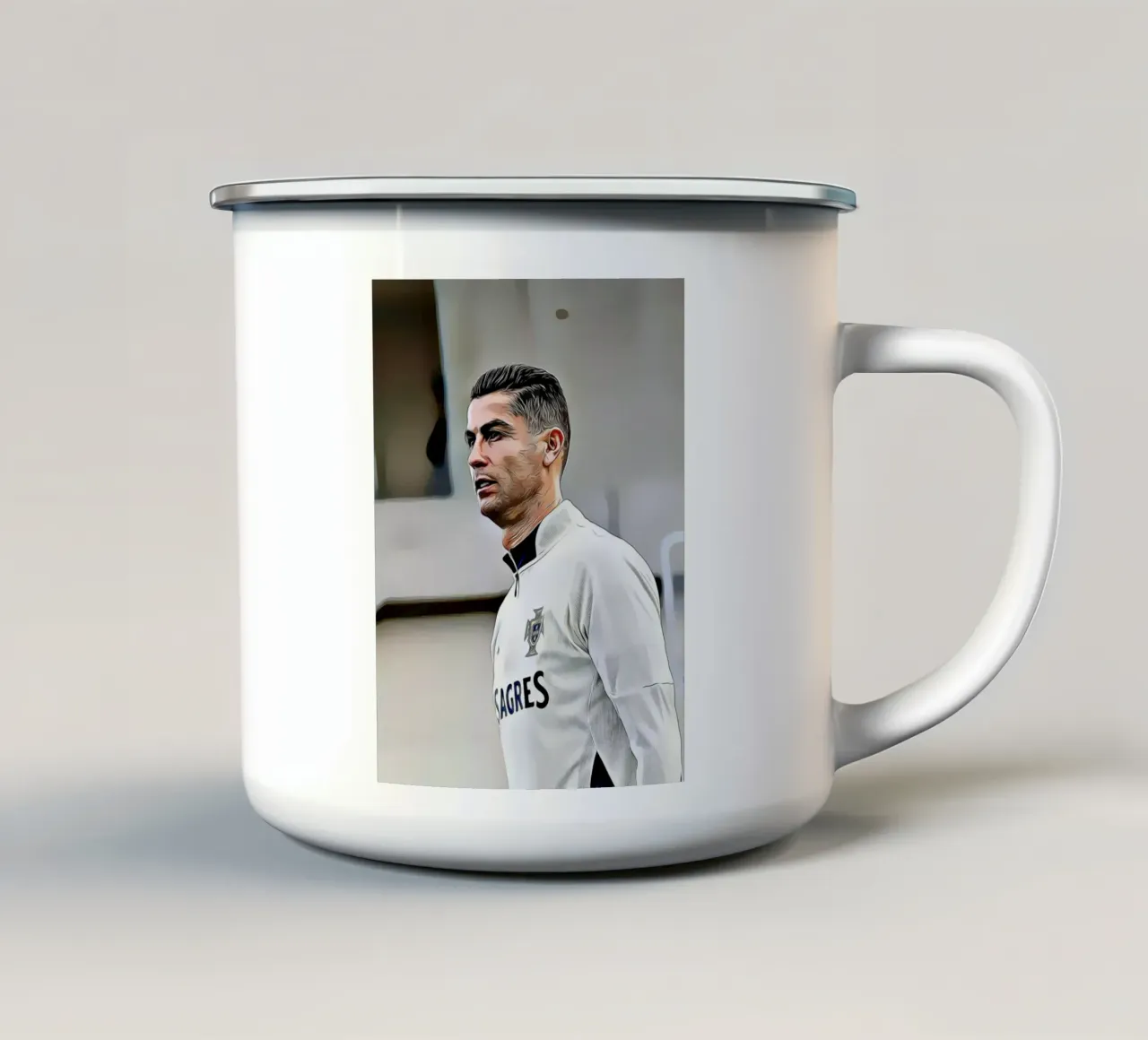 Illustrazione digitale minimalista di un giocatore di calcio concentrato tazza in smalto da ArdanART