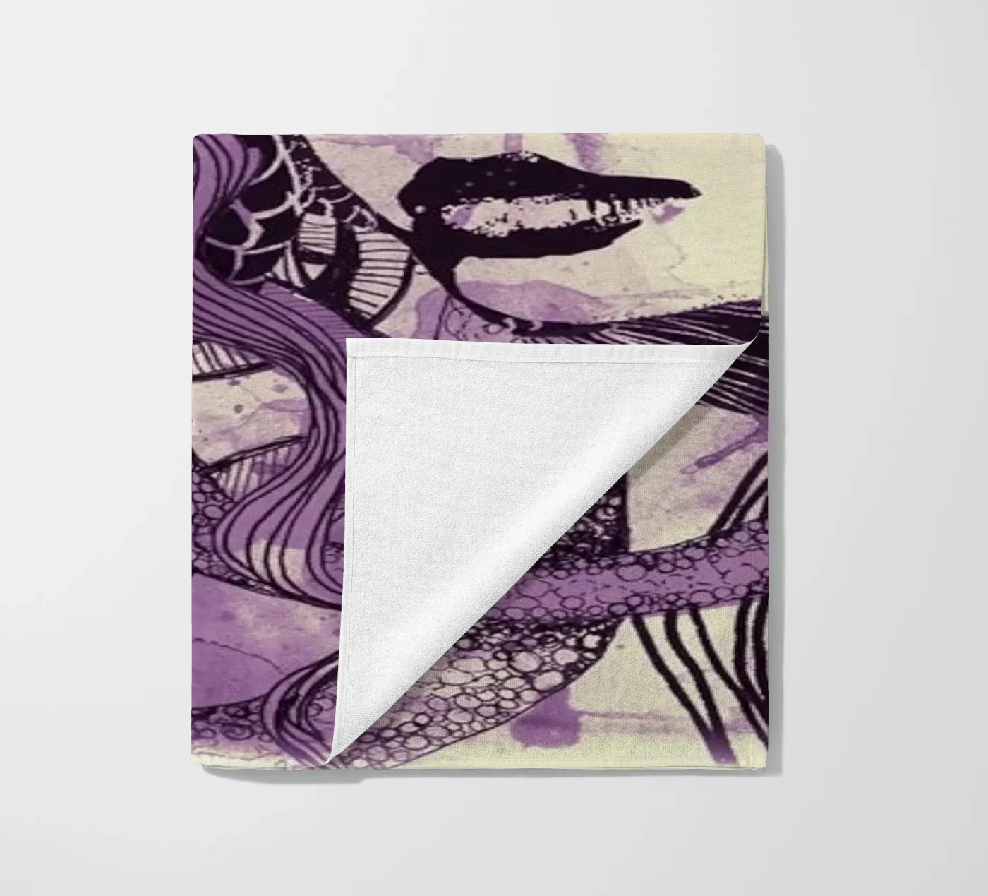 viola kid strandhanddoek van Giulio Iurissevich