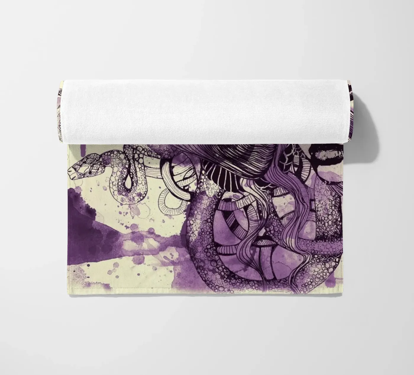 viola kid strandhanddoek van Giulio Iurissevich