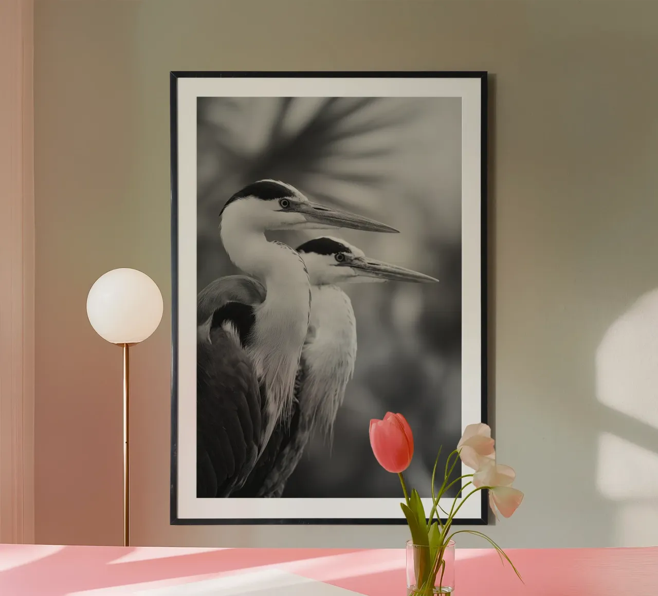 Twin Herons poster con telaio in legno da treechild