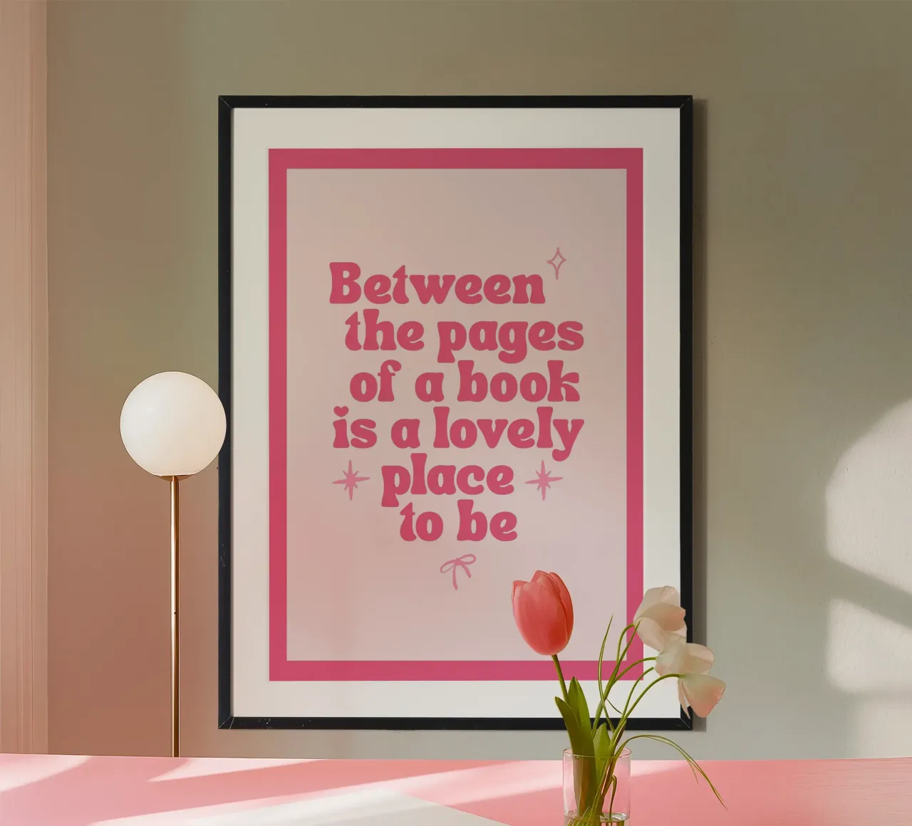 "Entre les pages" Affiche d'un lieu agréable poster avec cadre en plastique de vintagepod