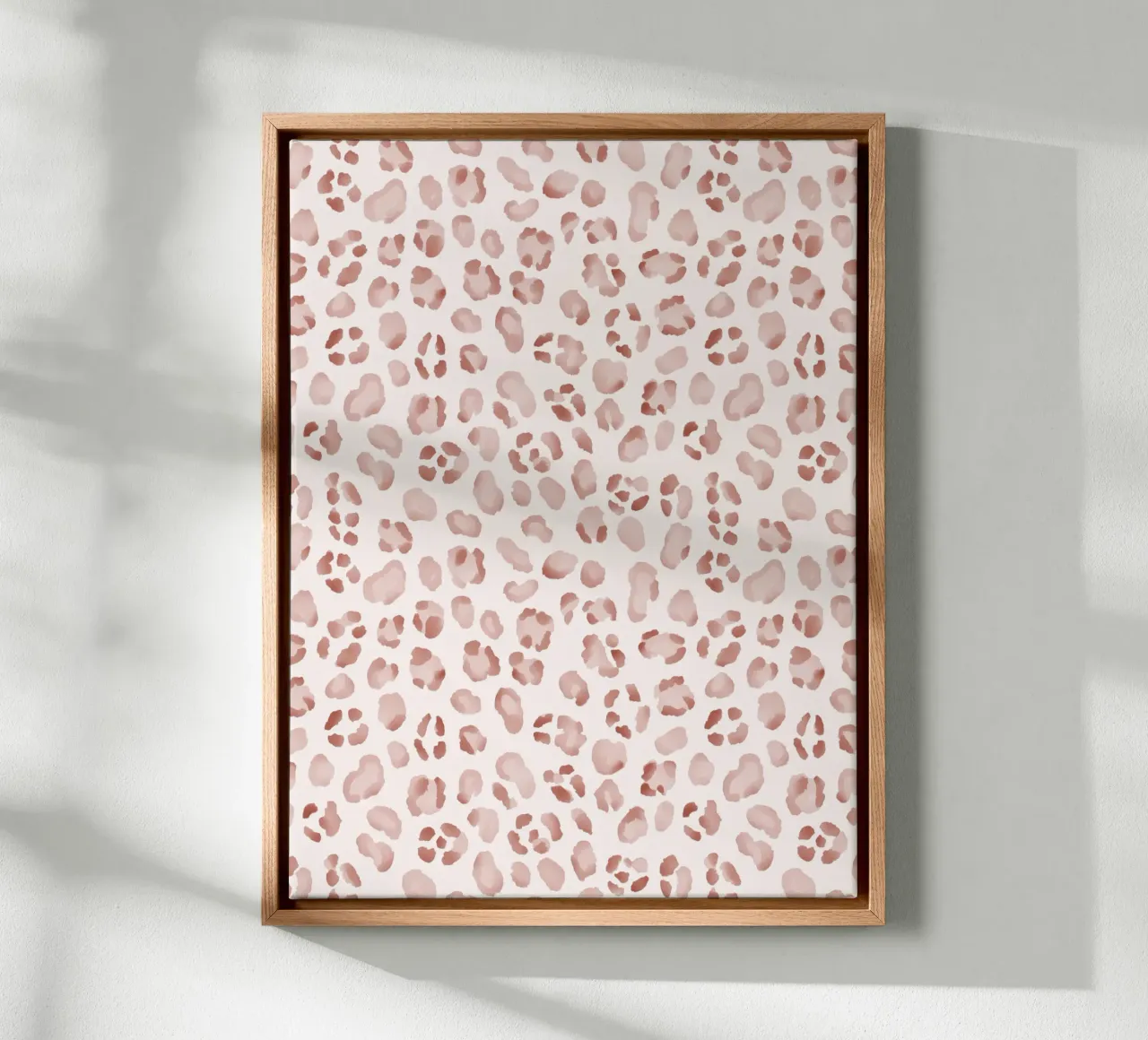 Mokka Mousse Braun Leopard Gepard Y2K Tierdruck Boho Kunst Leinwand mit Schattenfugenrahmen von Gentle Echoes Art