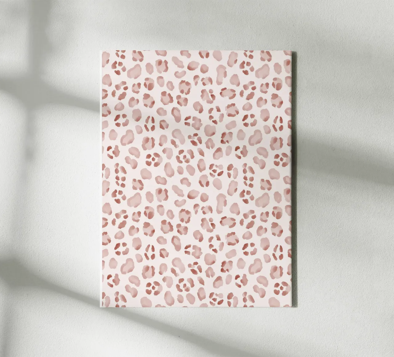 Mokka Mousse Braun Leopard Gepard Y2K Tierdruck Boho Kunst Leinwand mit Schattenfugenrahmen von Gentle Echoes Art