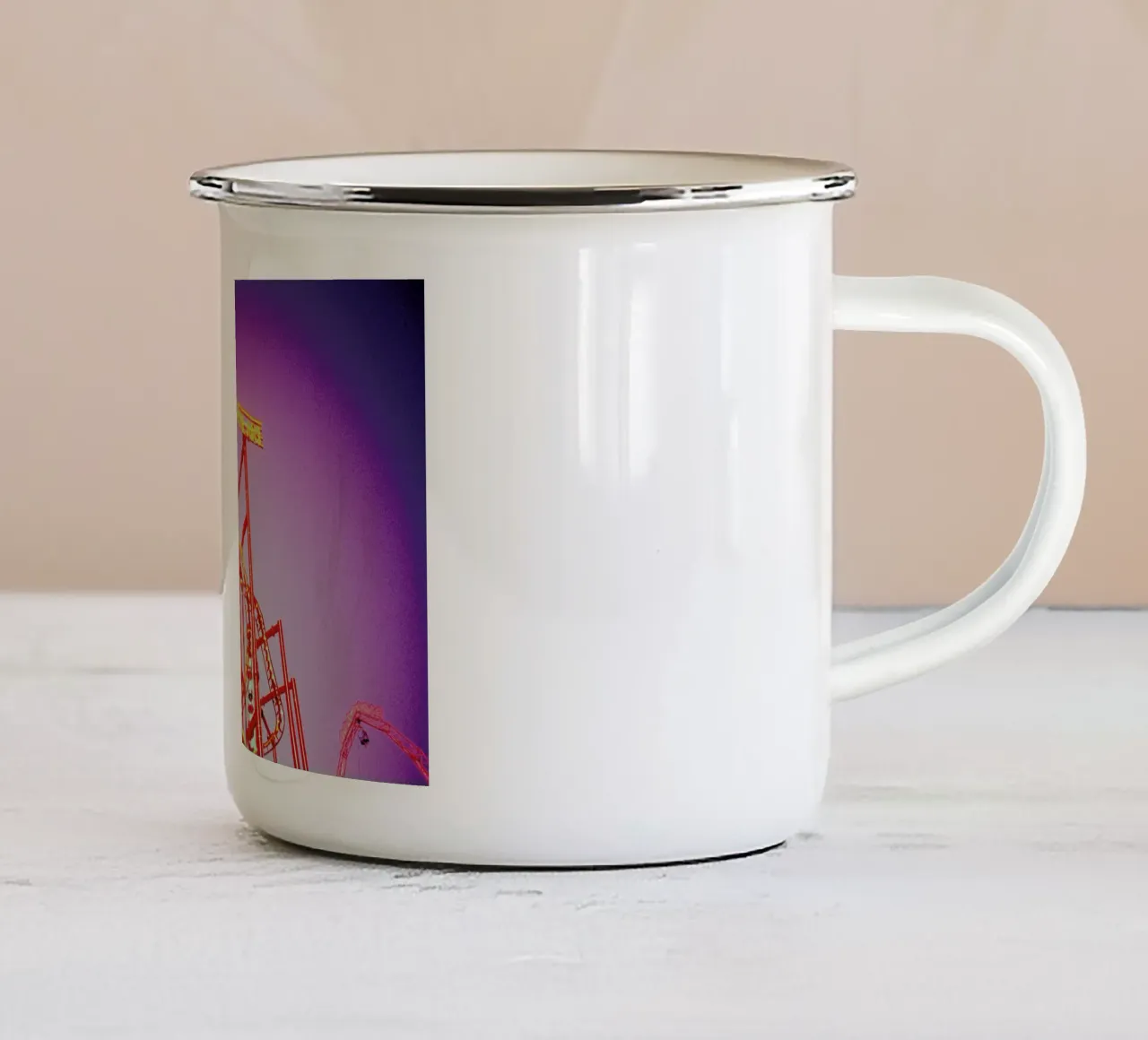 Volare tazza in smalto da BLAEK Design Studio