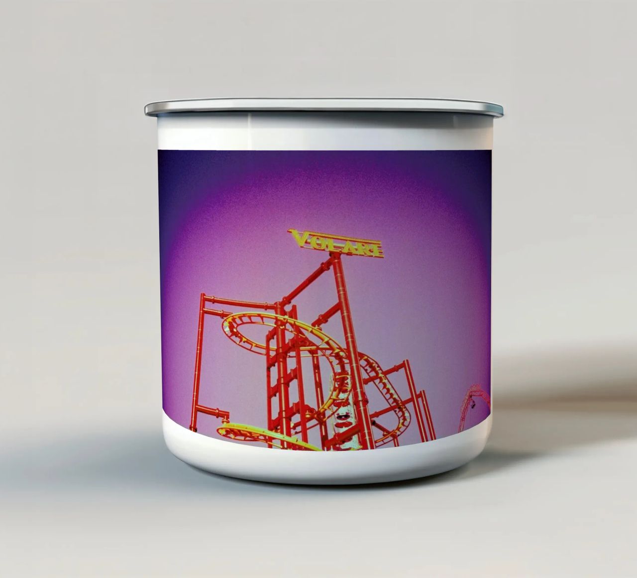 Volare tazza in smalto da BLAEK Design Studio