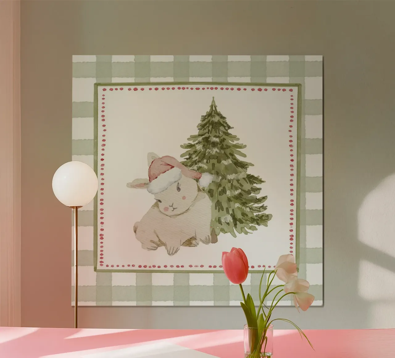 Coniglietto vintage con cappello da Babbo Natale accanto all'albero di Natale su Gingha poster da Stilrausch