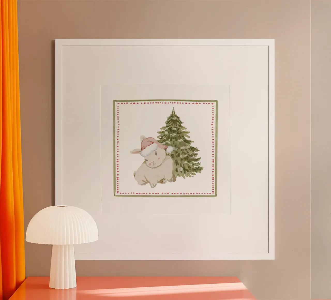 Coniglietto natalizio vintage con cappello da Babbo Natale accanto a un albero sempreverde poster da Stilrausch
