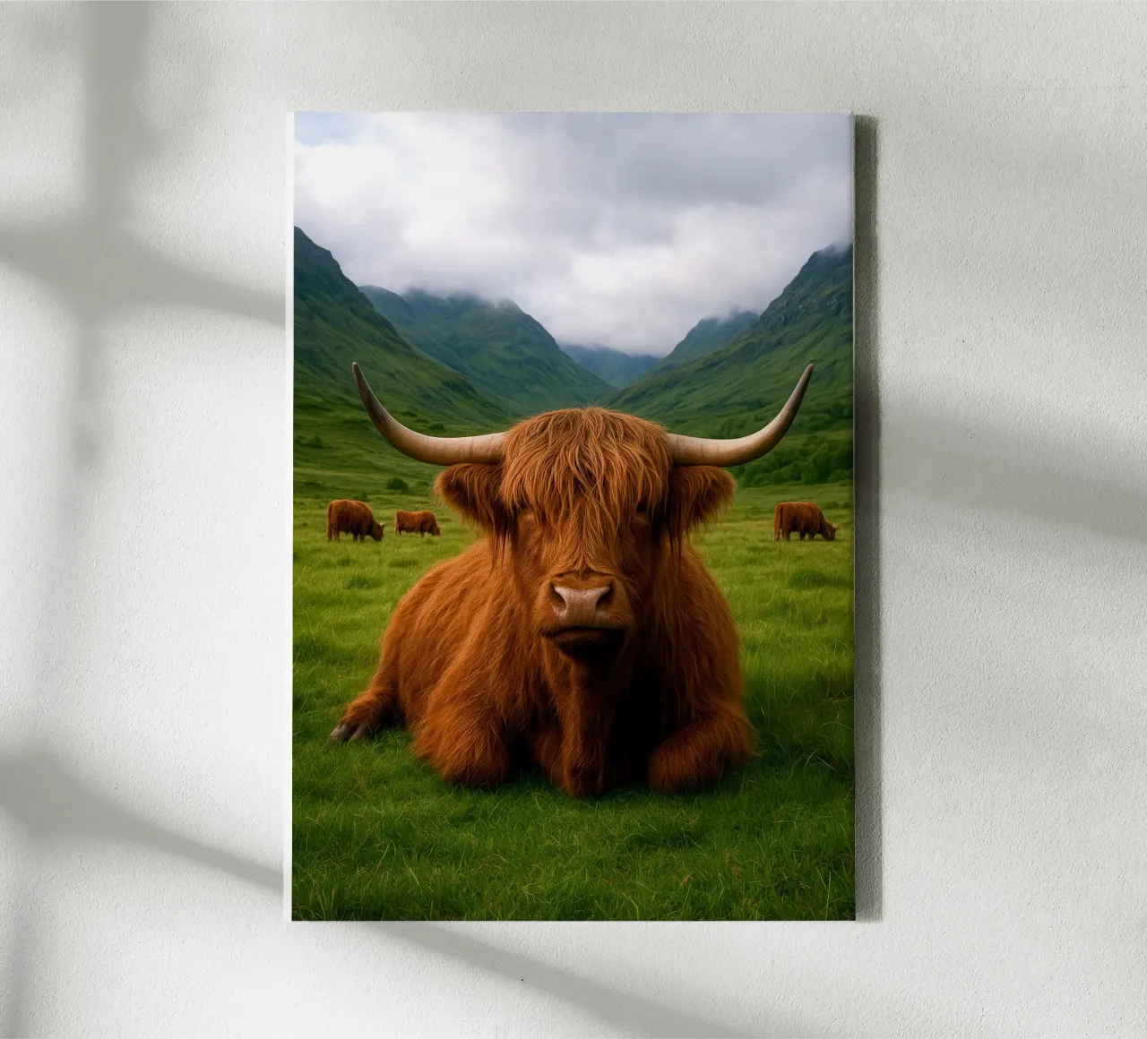 Highland Cow in Scotland tela con Cornice a cassetta da Attaboy Dsgn
