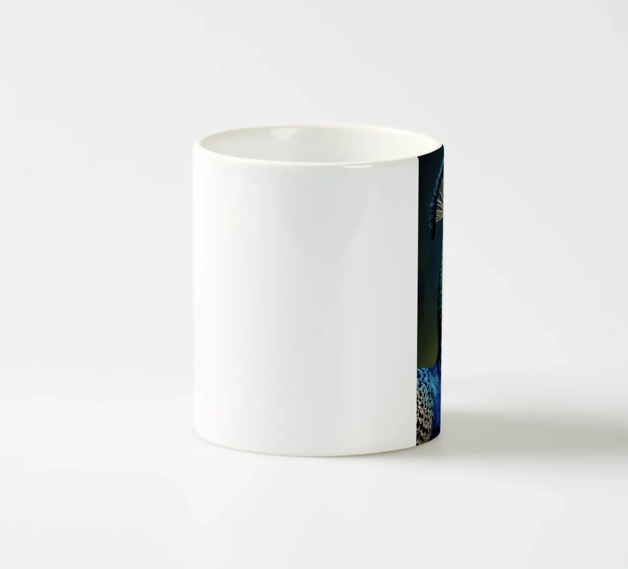Peacock Portrait tazza in ceramica da Attaboy Dsgn