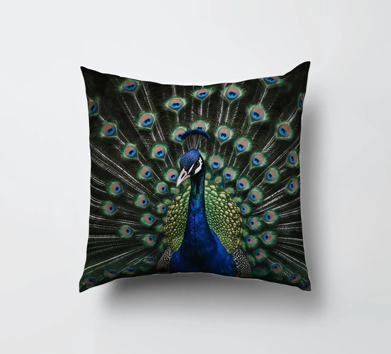 Peacock with Full Tail Display Kissen von Attaboy Dsgn