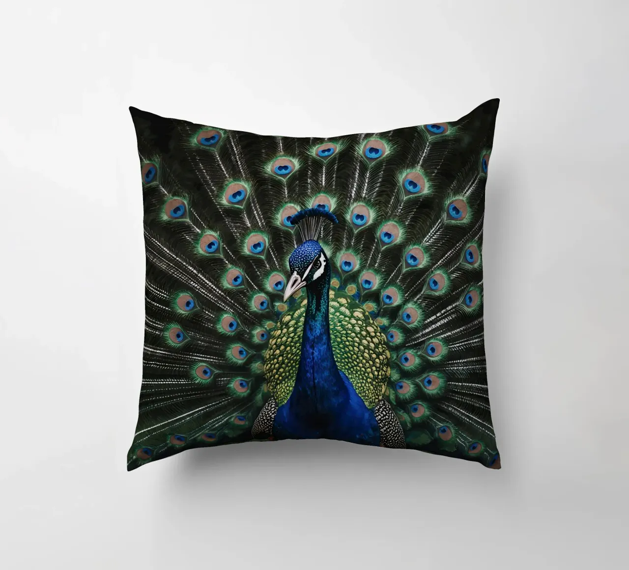 Peacock with Full Tail Display Kissen von Attaboy Dsgn
