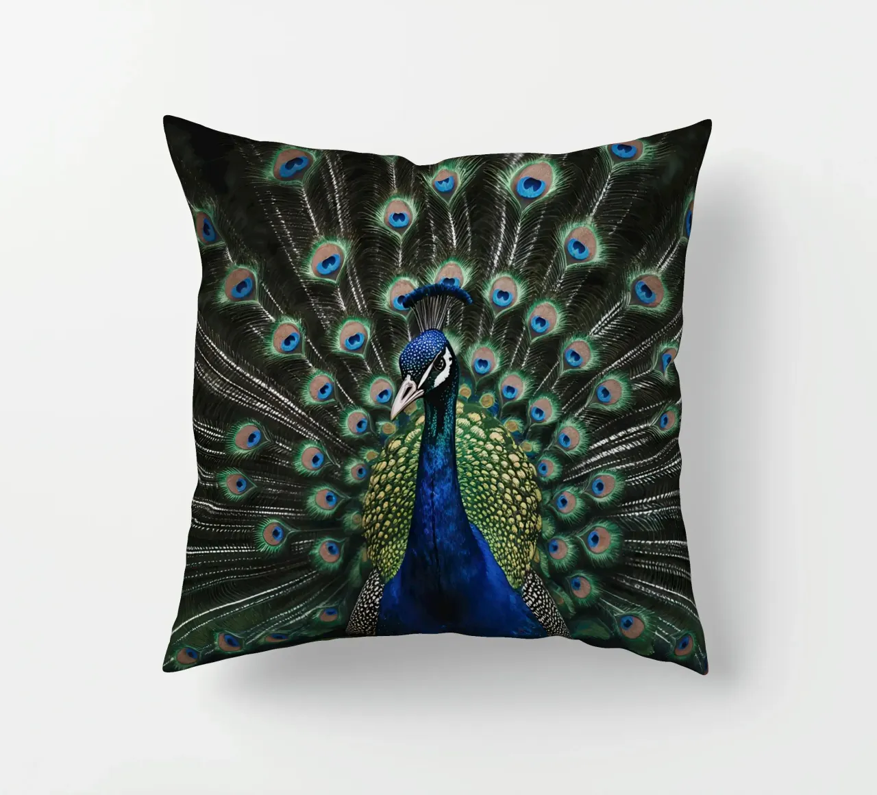 Peacock with Full Tail Display Kissen von Attaboy Dsgn