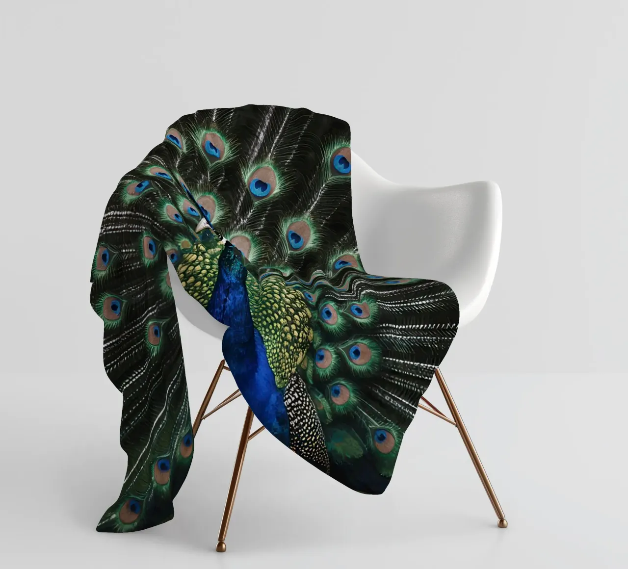 Peacock with Full Tail Display coperta in pile da Attaboy Dsgn
