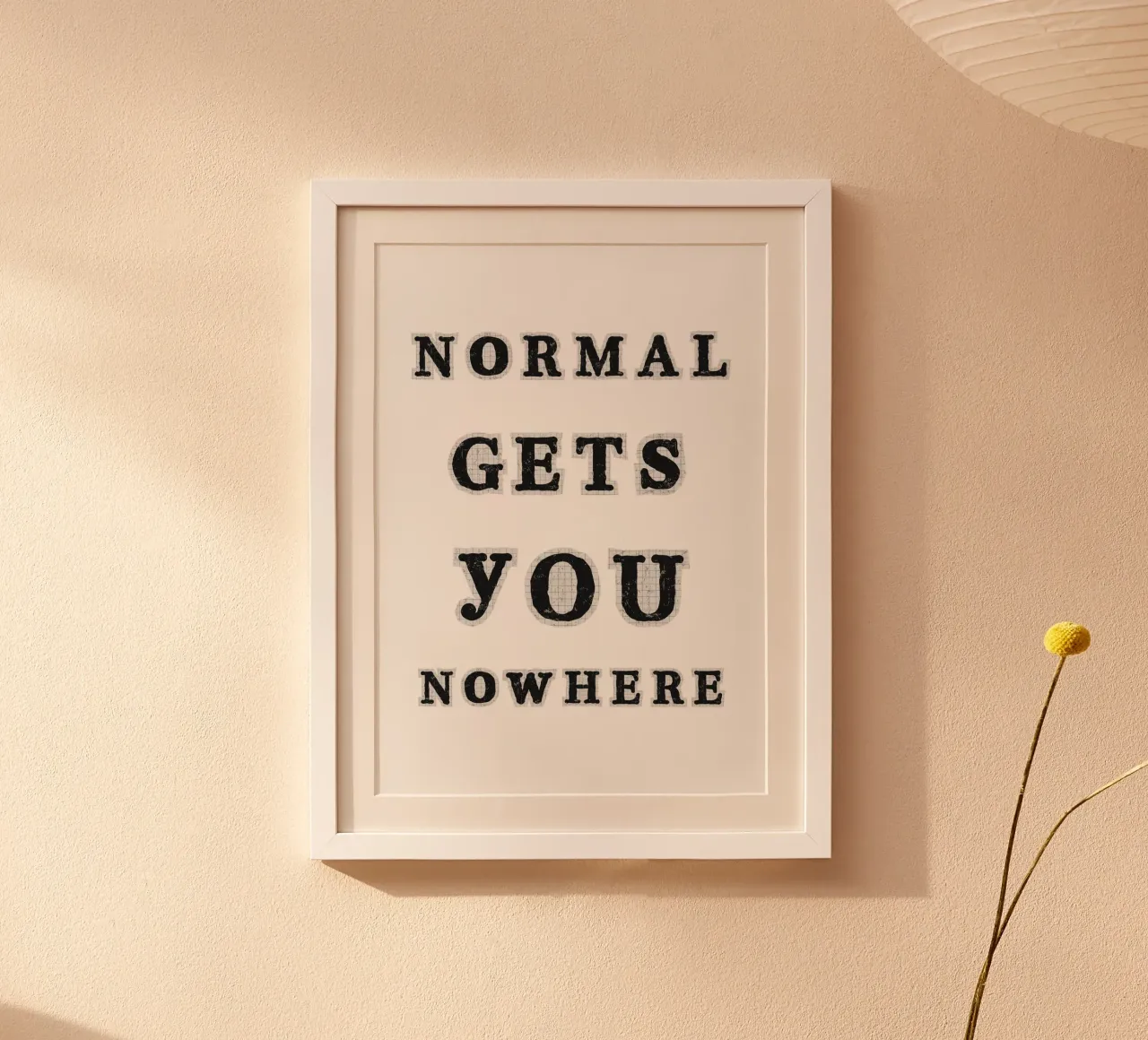 Normal gets you nowhere poster con telaio in legno da PinkCandyWalls