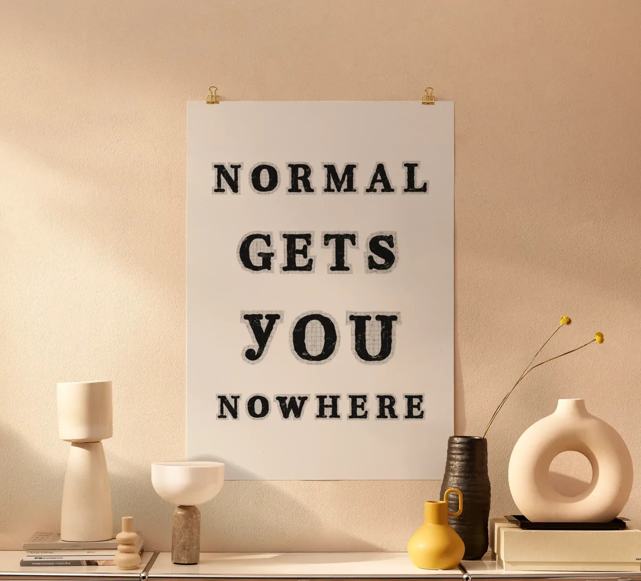 Normal gets you nowhere poster con telaio in legno da PinkCandyWalls