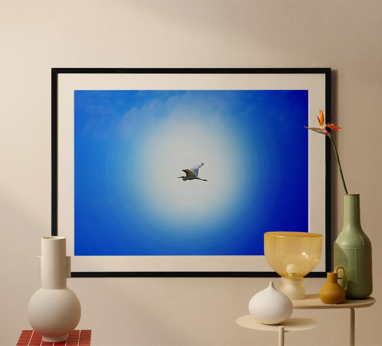 Cigüeña en el azul trayendo buenas noticias - Fine Art Print poster de jay