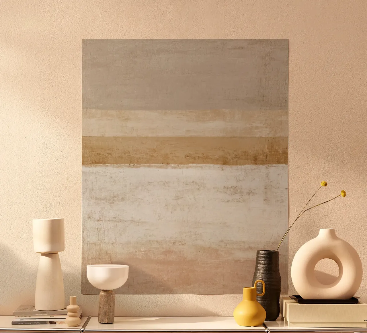 Peinture abstraite minimaliste texturée dans des tons neutres et chauds poster avec cadre en aluminium de Artbyvo