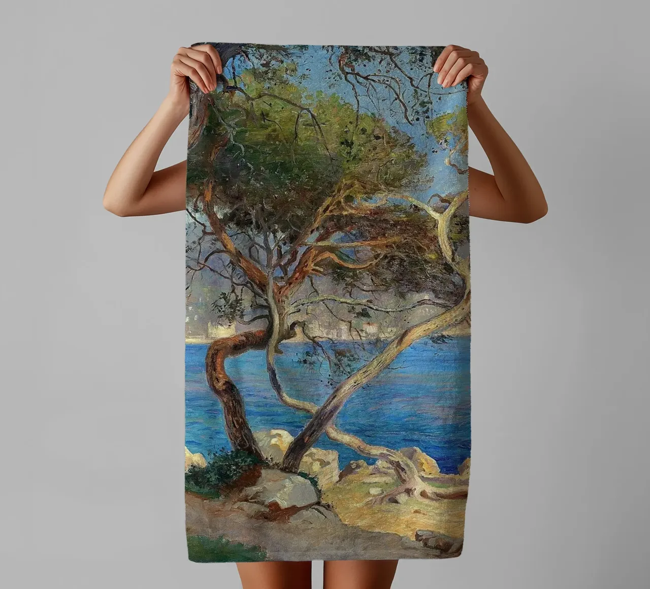 Pine trees at Cap Martin Coastal Landscape asciugamano da bagno da apoloprints