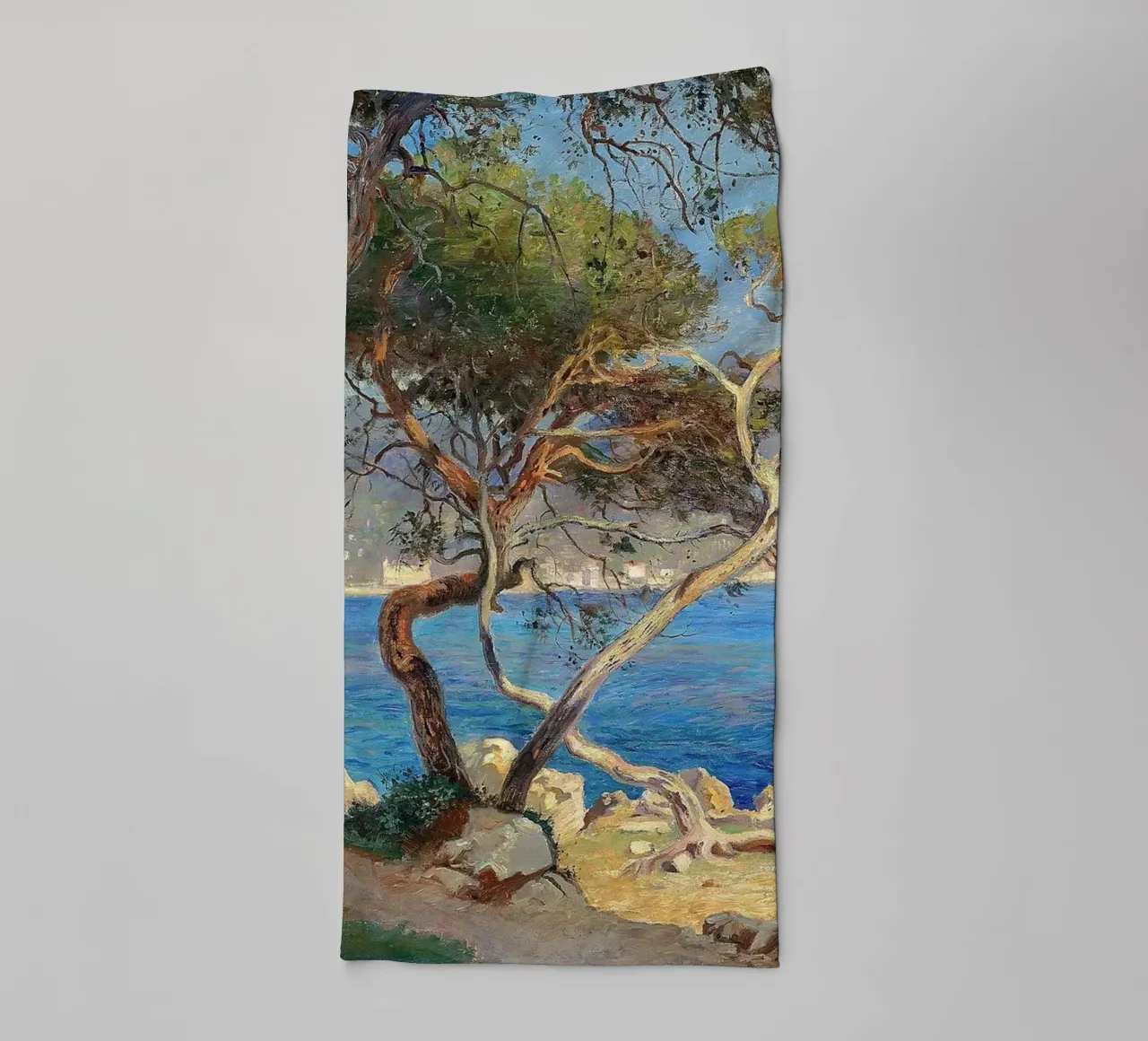Pine trees at Cap Martin Coastal Landscape asciugamano da bagno da apoloprints