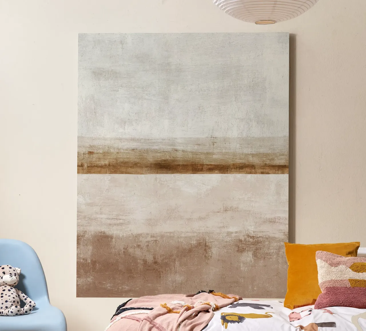 Minimalistisches abstraktes Gemälde mit strukturierten Beige-Schichten Leinwand mit Schattenfugenrahmen von Artbyvo