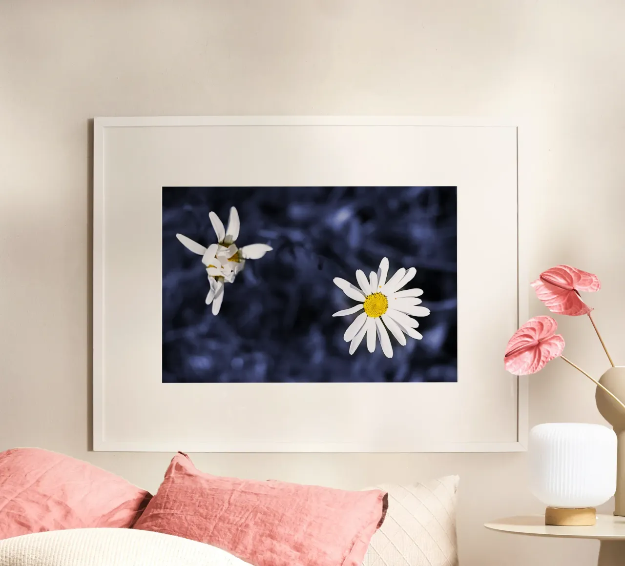 Petali aperti e chiusi - Stampa floreale fine art poster con telaio in plastica da jay
