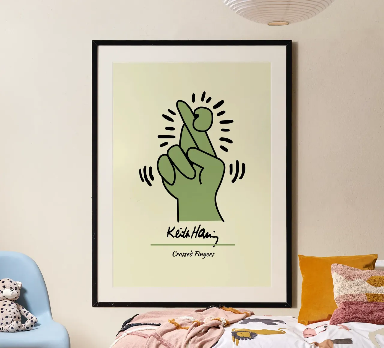 Stampa pop di Keith Haring con dita incrociate poster con telaio in plastica da ClubArt