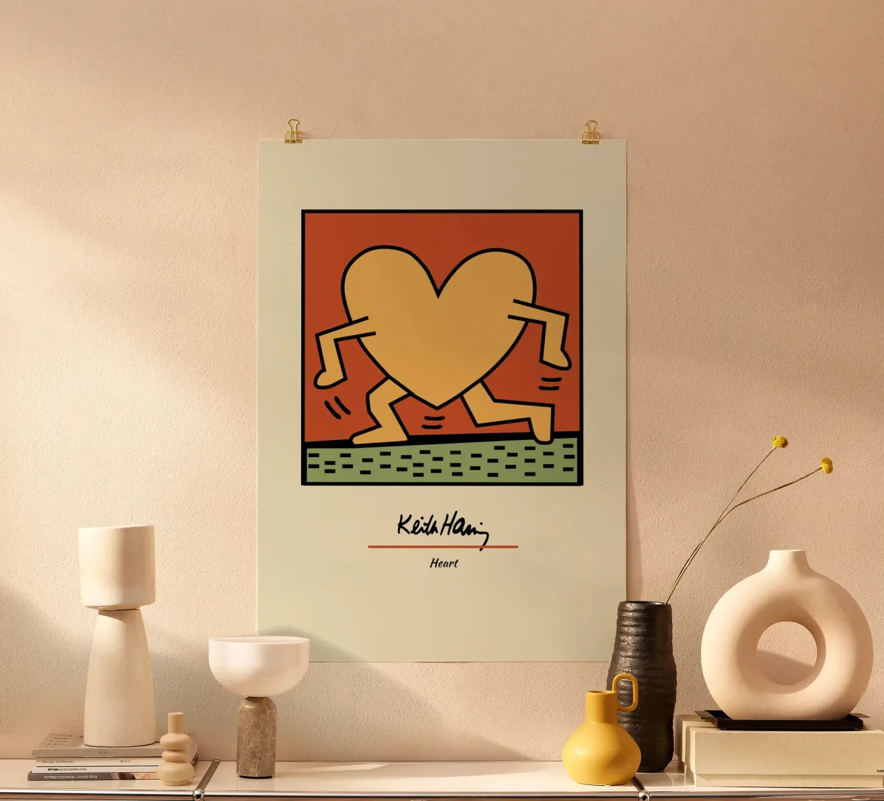 Stampa pop art del cuore di Keith Haring poster con telaio in plastica da ClubArt