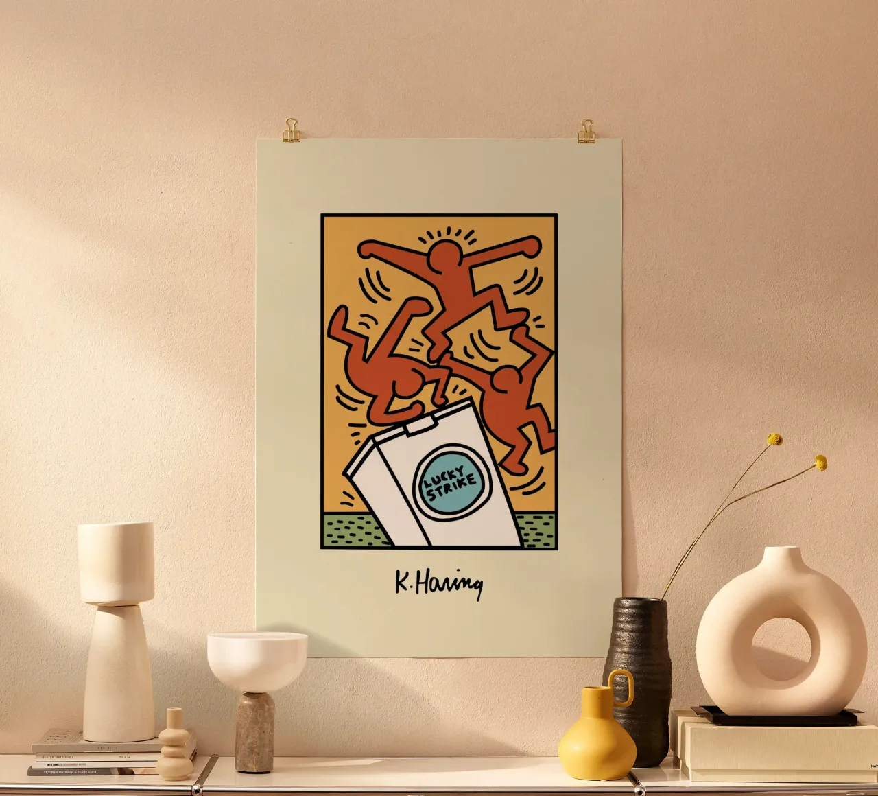 Poster pop art di Keith Haring Lucky Strike poster con telaio in plastica da ClubArt