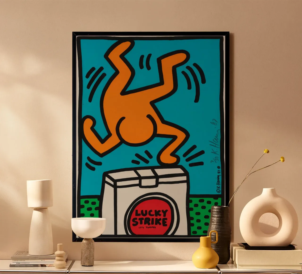 Poster pop art di Keith Haring Lucky Strike poster con telaio in plastica da ClubArt