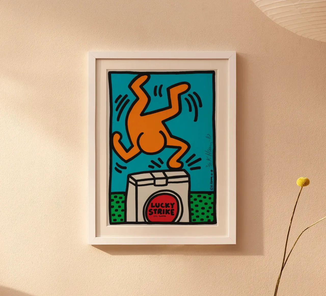 Poster pop art di Keith Haring Lucky Strike poster con telaio in plastica da ClubArt