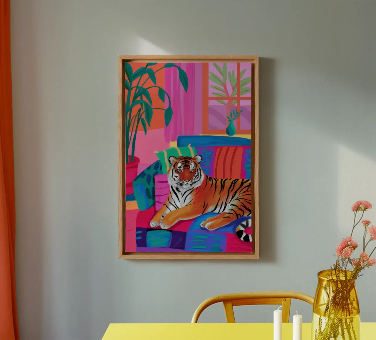 Königliche Tigerpose Leinwand mit Schattenfugenrahmen von Moon Revolver