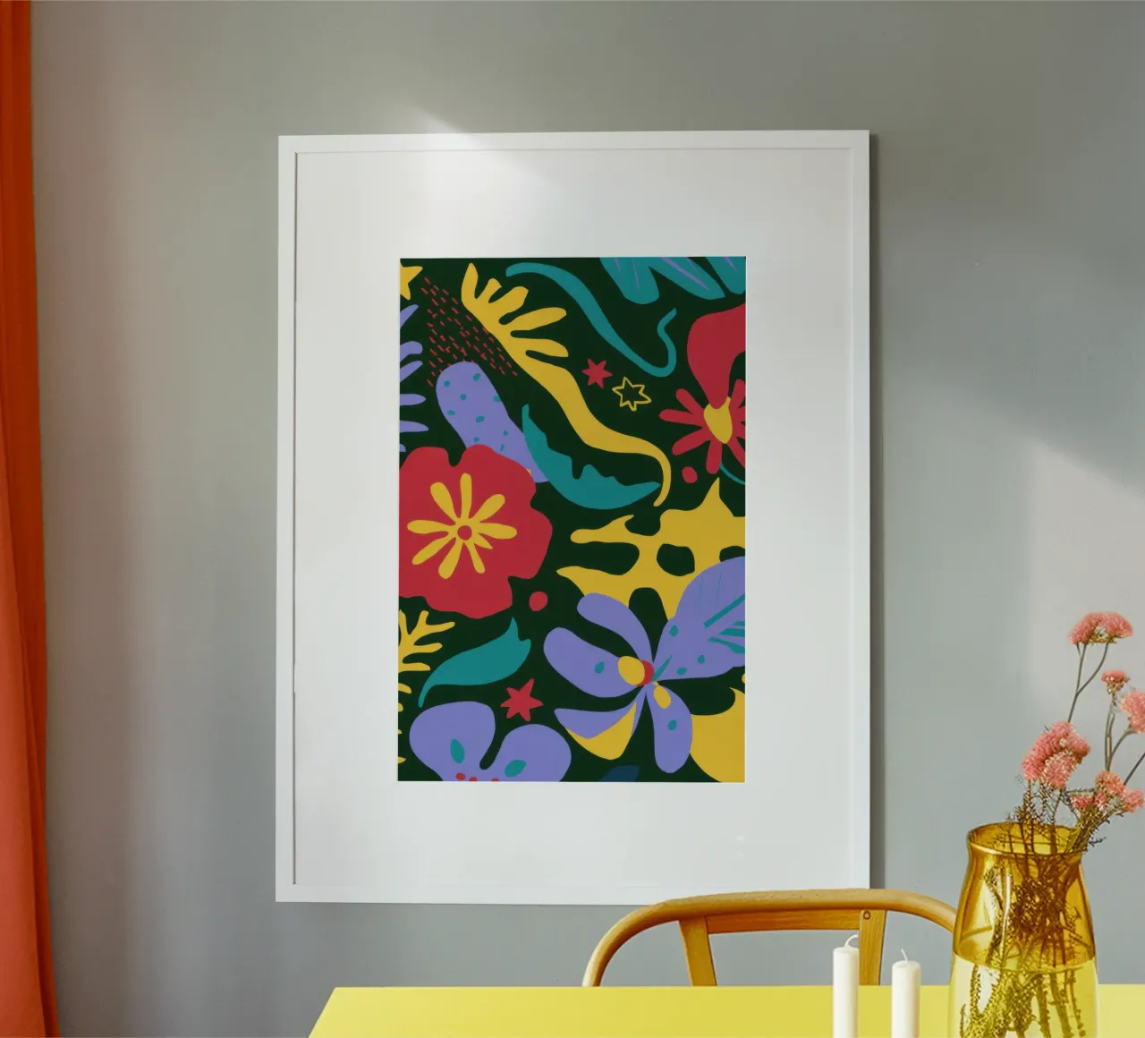Celebrazione della fioritura notturna poster con telaio in plastica da Sure Paint