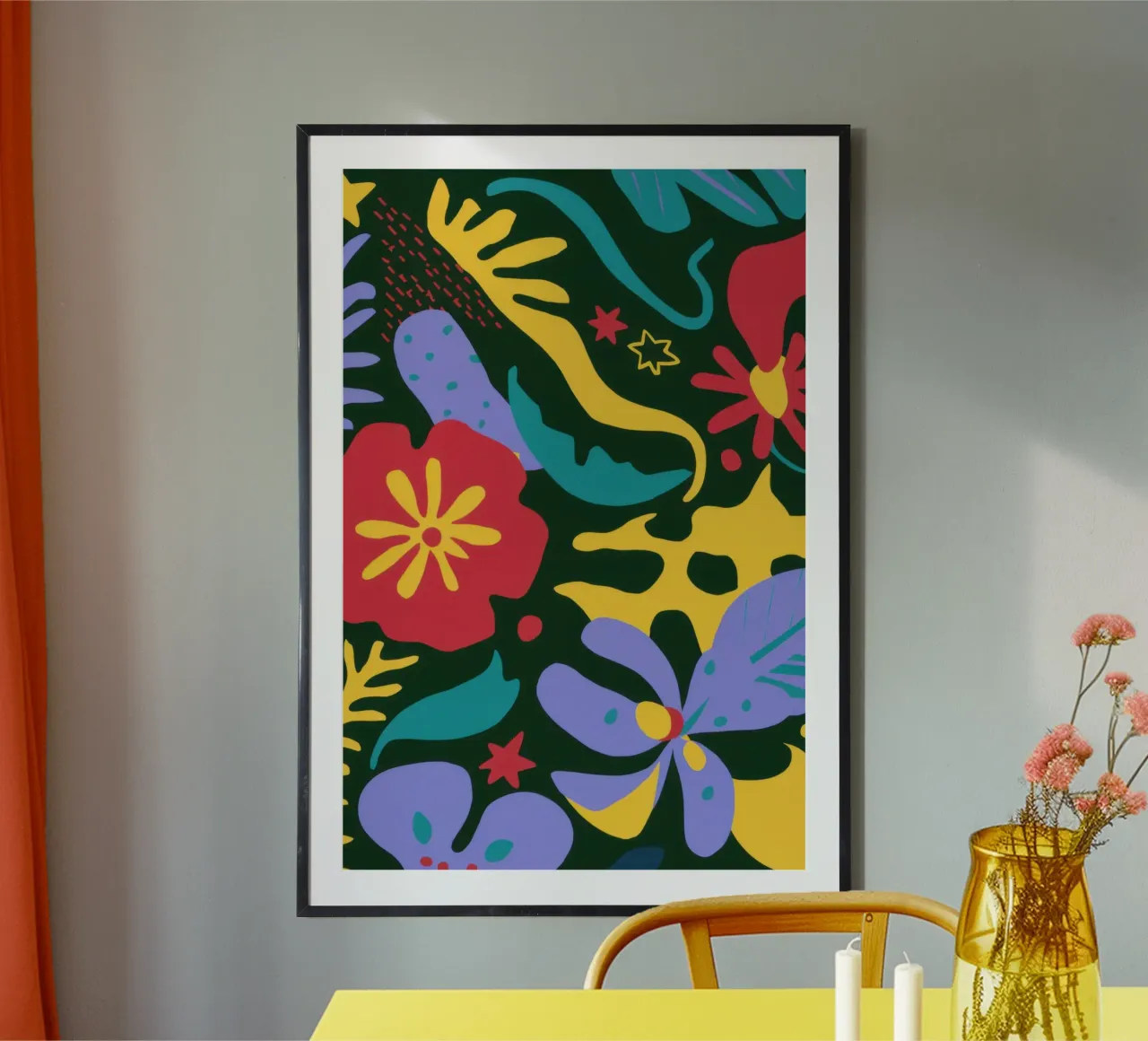 Celebrazione della fioritura notturna poster con telaio in plastica da Sure Paint