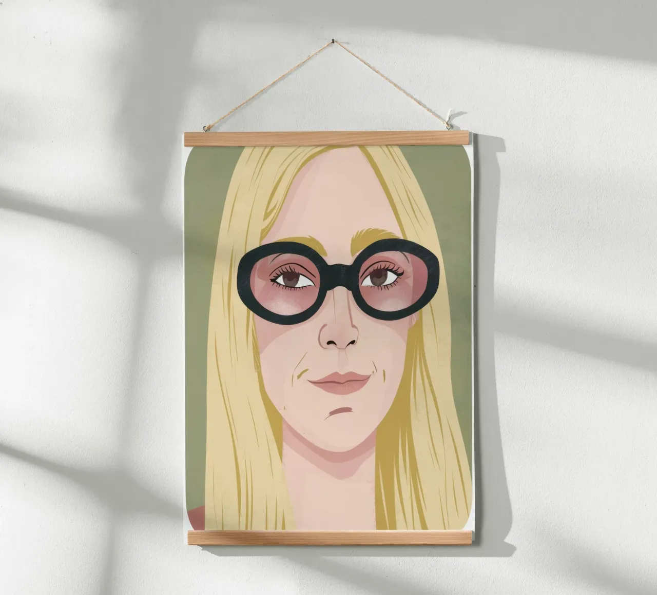 Ritratto della bionda dagli occhiali poster con telaio in legno da Enter Bloom