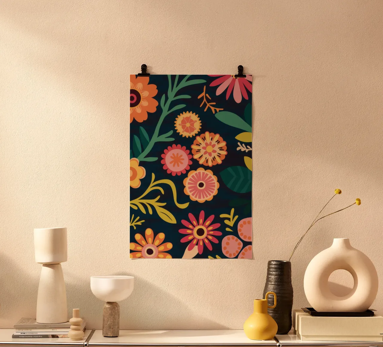 Fiore di mezzanotte retrò poster con telaio in plastica da Orchid Patina