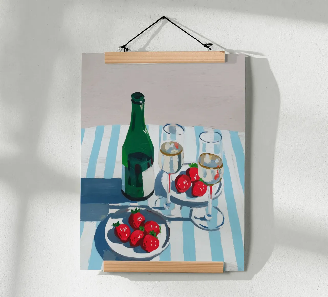 Fragole e champagne poster con telaio in legno da Carinaprint