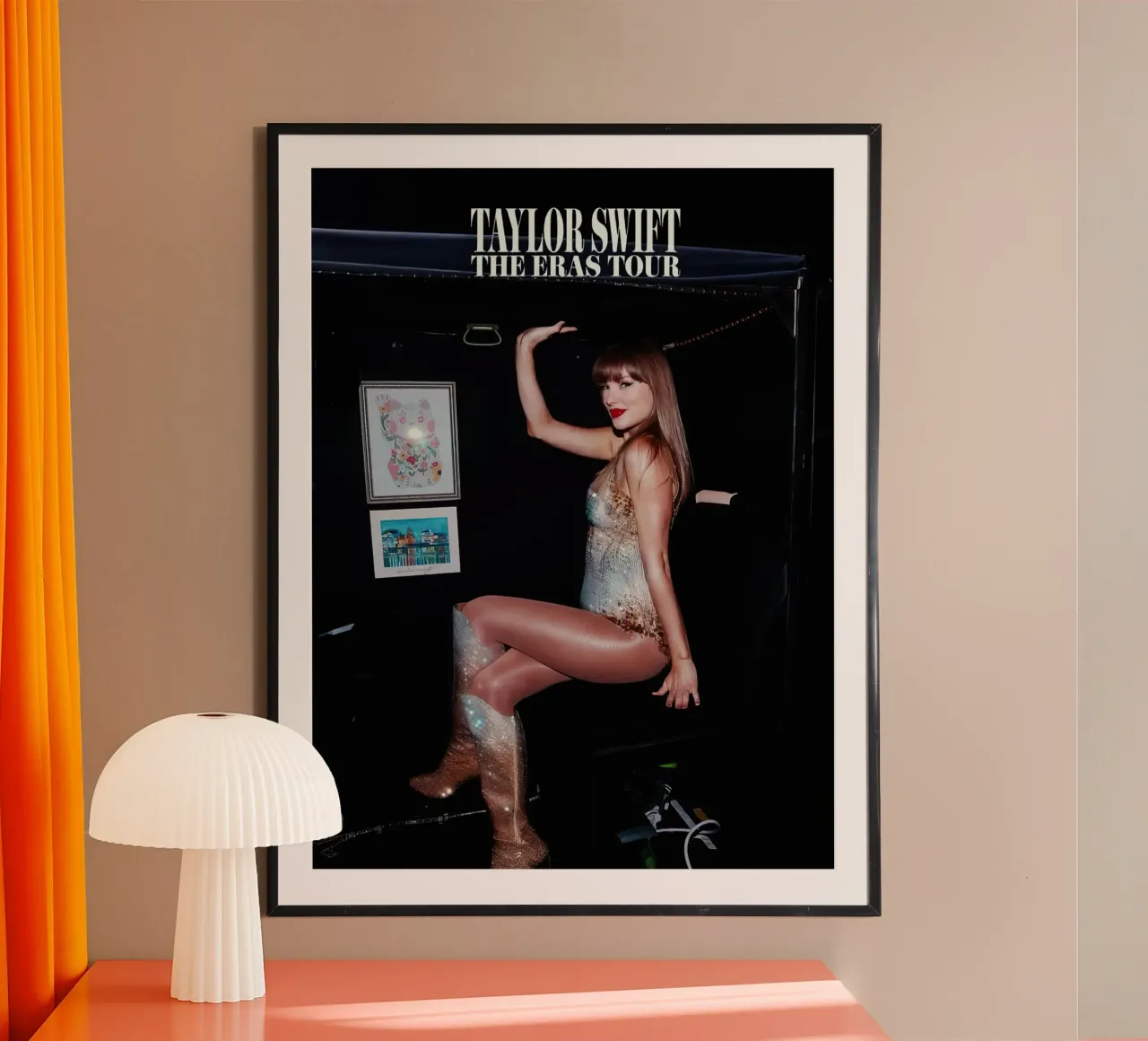 Taylor Swift poster met houten frame van Musadad Shop