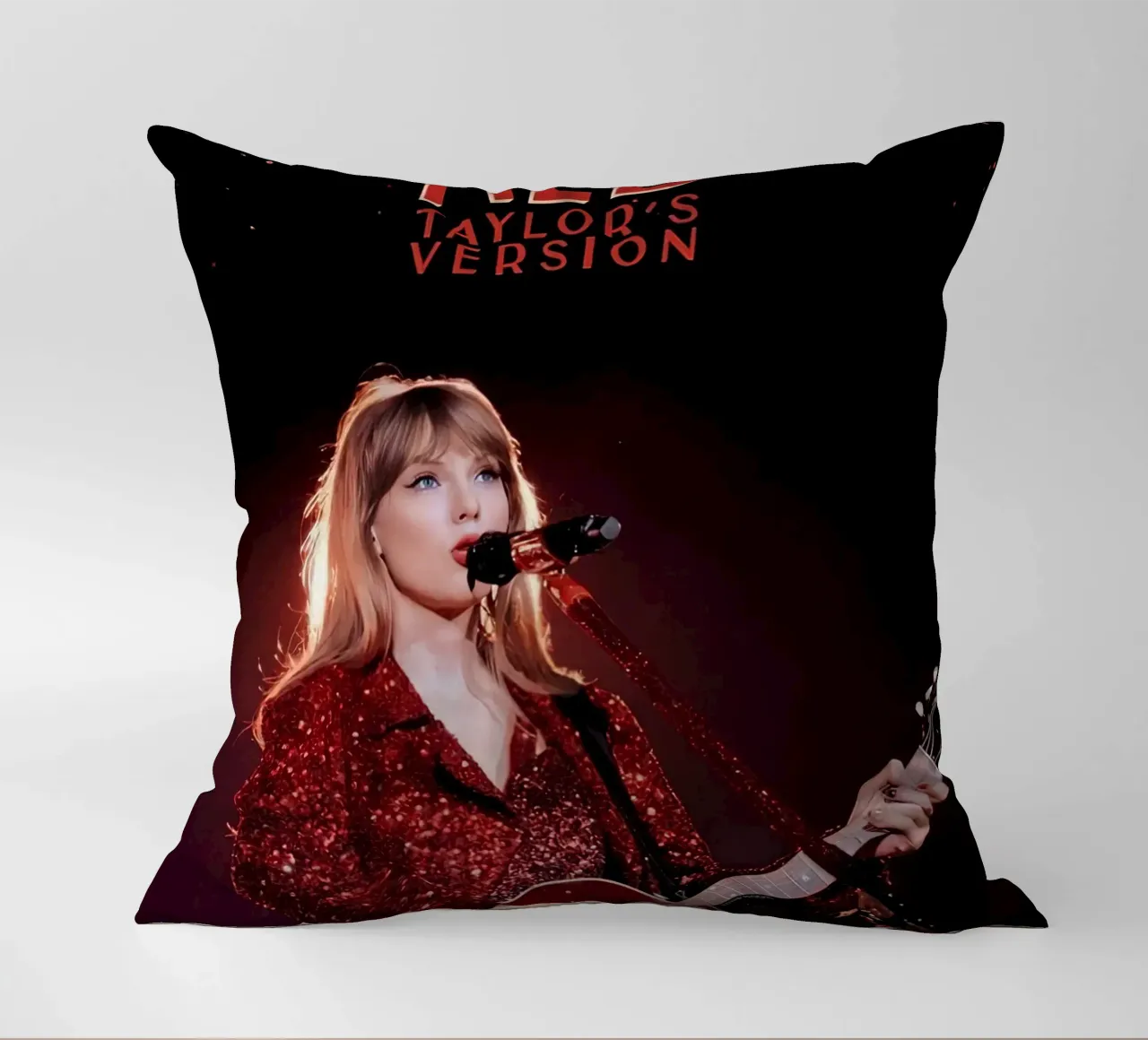 Taylor Swift Red cuscino da Musadad Shop